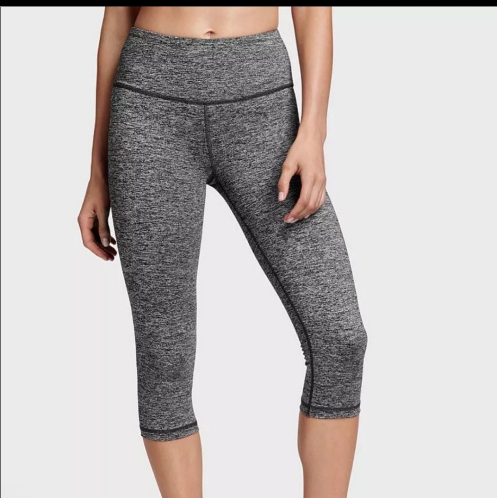 BNWT Victoria Secrets Knockout Capri Leggings